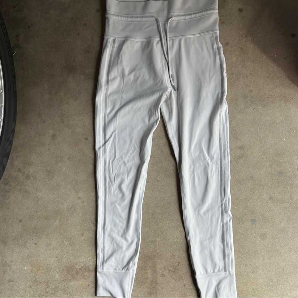 Vuori Daily Legging in Light Grey